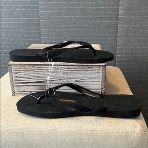 Havaianas Black Top Flip Flops